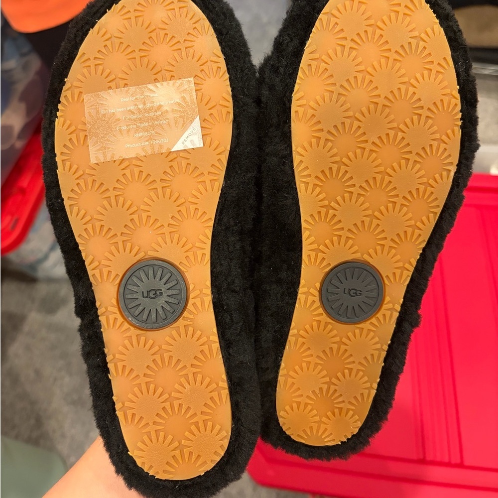 UGG Fuzzy Slippers - Picture 4 of 4
